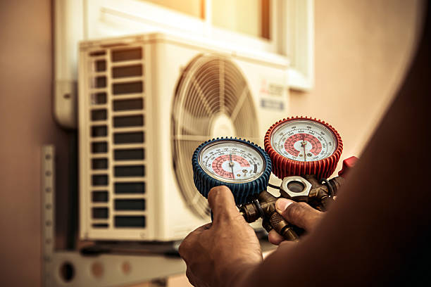 Professional Hvac technician working in Georgetown, DE